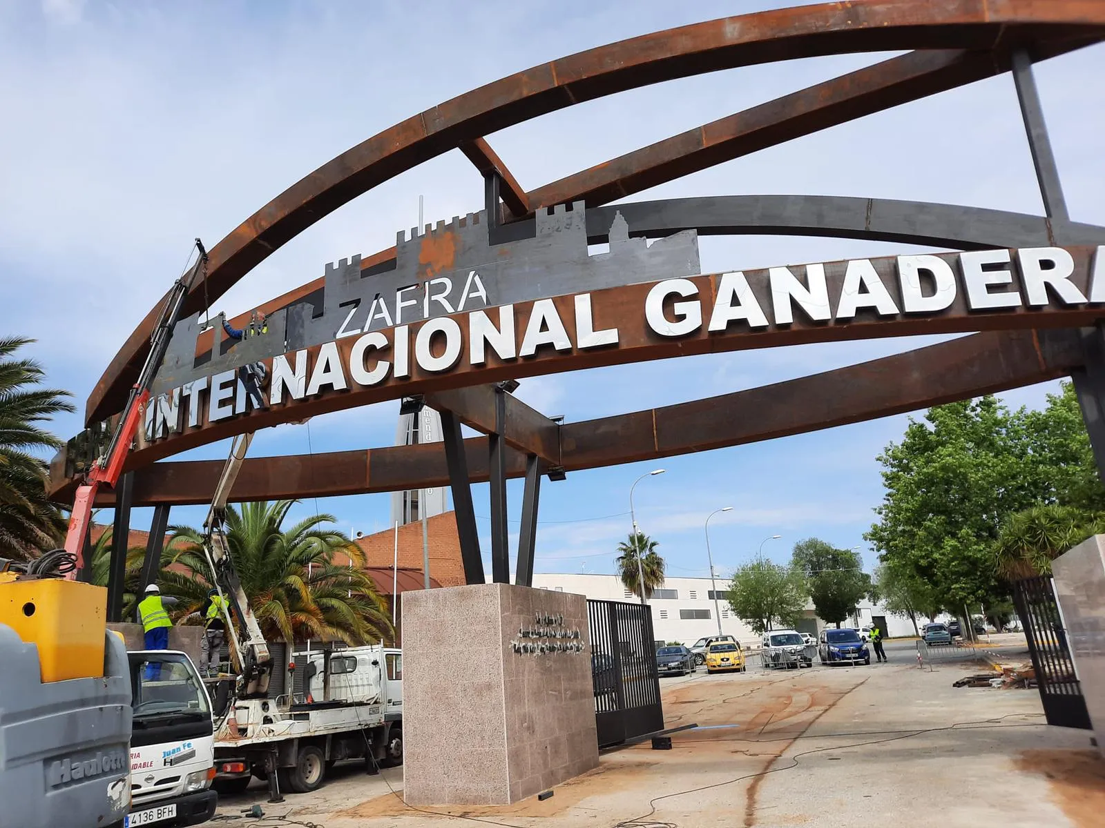 Portada recinto ferial de Zafra realizado en chapa acero corten, foto 6 de 16