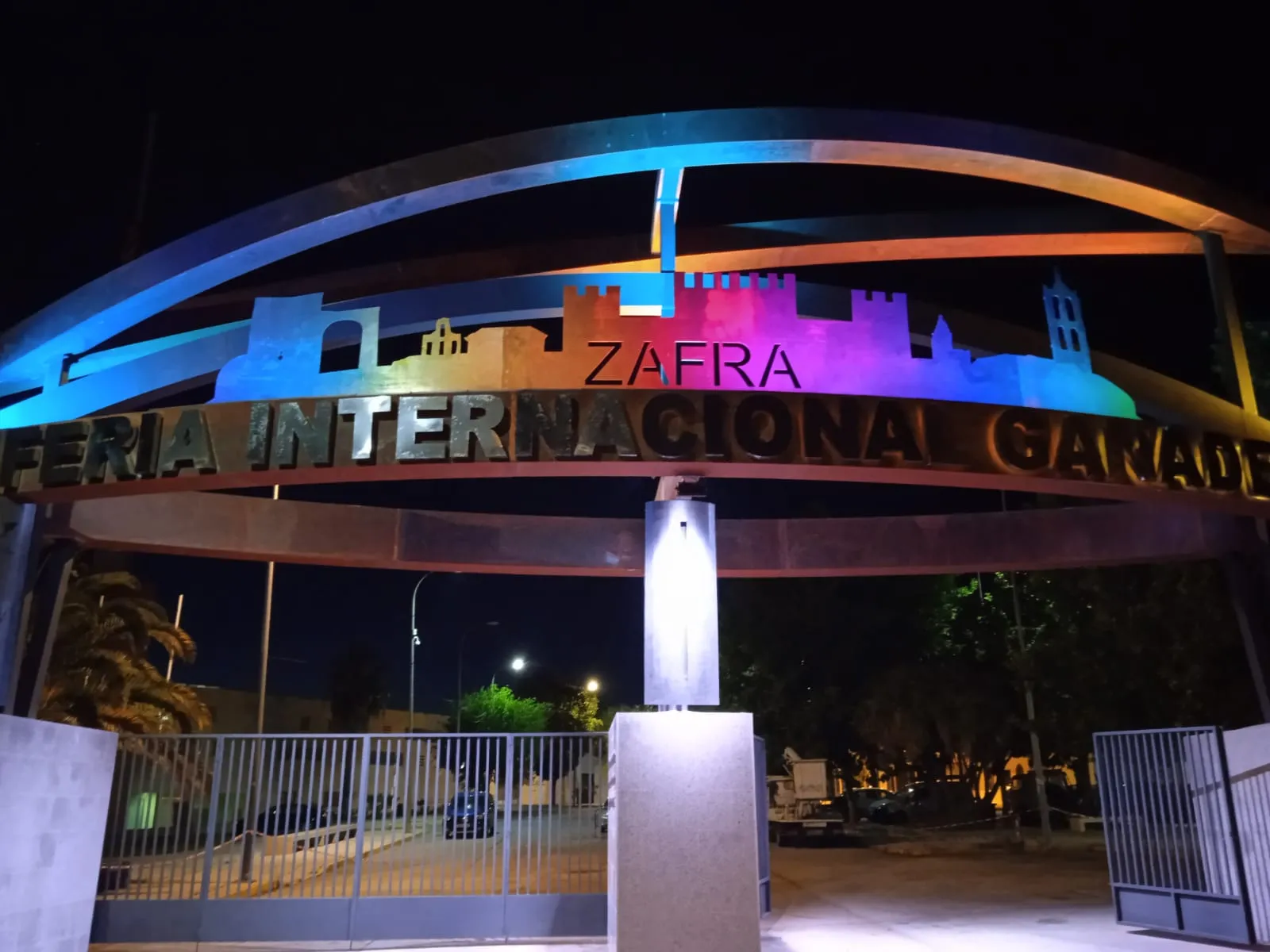 Portada recinto ferial de Zafra realizado en chapa acero corten, foto 16 de 16