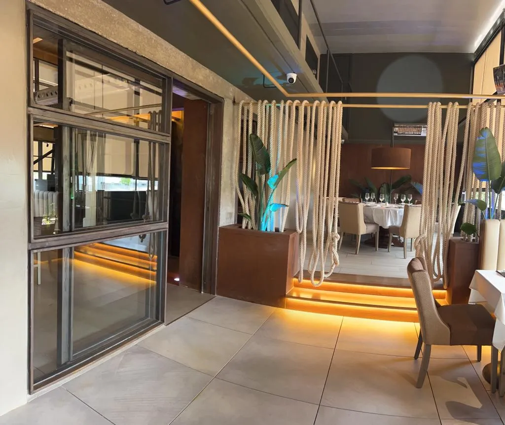 Restaurante camaleónico, trabajo de Cerrajería Juanfe